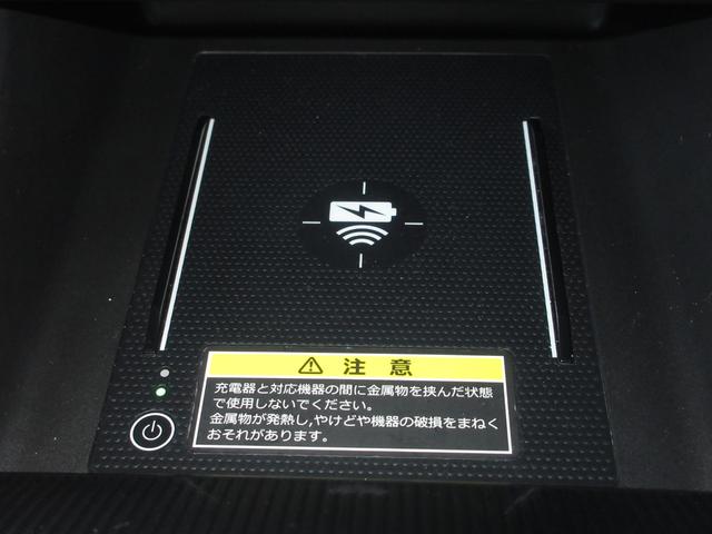 シビック ＥＸ　禁煙　ワンオーナー　６速マニュアル　ＢＯＳＥプレミアムサウンドシステム　ワイヤレス充電器　レザーＸスウェードコンビシート　運転席８Ｗａｙ助手席４Ｗａｙパワーシート　ブラインドスポットインフォメーション（21枚目）