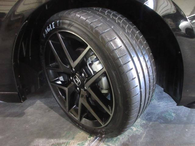 シビック ＥＸ　禁煙　ワンオーナー　６速マニュアル　ＢＯＳＥプレミアムサウンドシステム　ワイヤレス充電器　レザーＸスウェードコンビシート　運転席８Ｗａｙ助手席４Ｗａｙパワーシート　ブラインドスポットインフォメーション（26枚目）