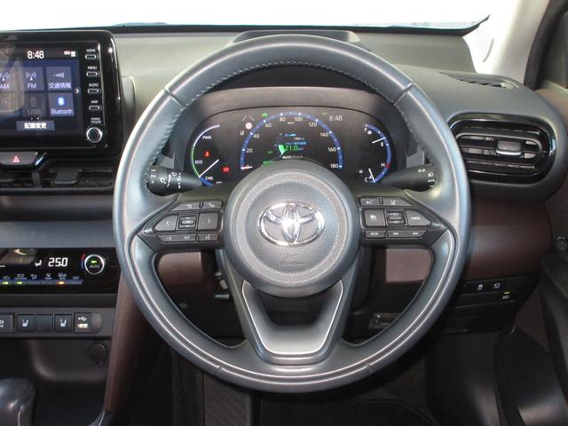 ヤリスクロス ハイブリッドＺ　純正コネクトナビＢｌｕｅｔｏｏｔｈＥＴＣＲカメラワンオーナー　インテリジェントキー　シ－トヒ－タ－　クリソナ　ＵＳＢ　ＬＥＤライト　１オ－ナ－　リアカメラ　クルーズコントロール　整備記録簿　ナビＴＶ（18枚目）