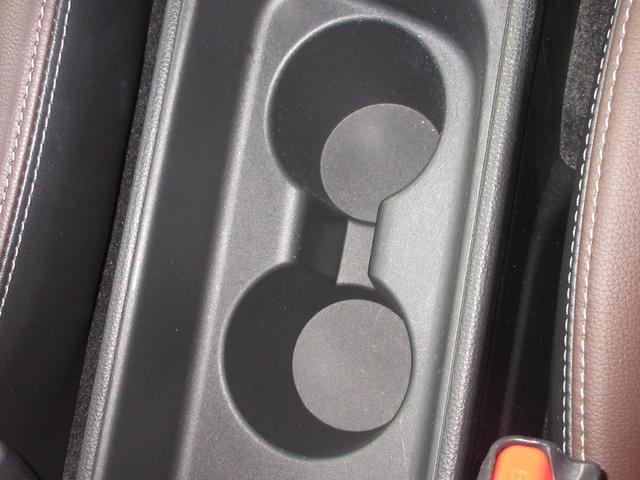 ヤリスクロス ハイブリッドＺ　純正コネクトナビＢｌｕｅｔｏｏｔｈＥＴＣＲカメラワンオーナー　インテリジェントキー　シ－トヒ－タ－　クリソナ　ＵＳＢ　ＬＥＤライト　１オ－ナ－　リアカメラ　クルーズコントロール　整備記録簿　ナビＴＶ（29枚目）