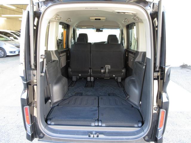 ステップワゴンスパーダ スパーダホンダセンシング　純正９インチメモリーナビＢｌｕｅｔｏｏｔｈＥＴＣＲカメラワンオーナー　盗難防止　助手席エアバッグ　ワンオーナ－　Ｗパワスラ　記録簿有　リアオートエアコン　地デジ　サイドエアバッグ　ＬＥＤライト　スマ鍵（19枚目）