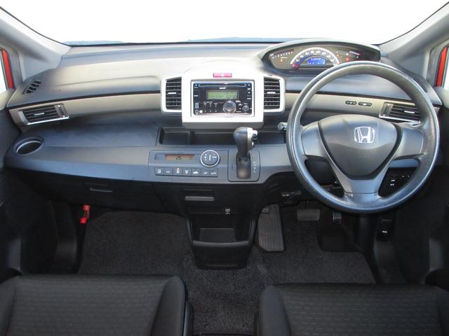 フリードスパイク Ｇエアロ　ＣＤコンポＥＴＣワンオーナー　１オーナー車　インテリキー　キーレス　整備記録簿　助手席エアバッグ　イモビライザー　ＡＡＣ　運転席エアバッグ　パワーウィンドウ　パワーステアリング　ＡＢＳ　ＵＳＢポート（9枚目）