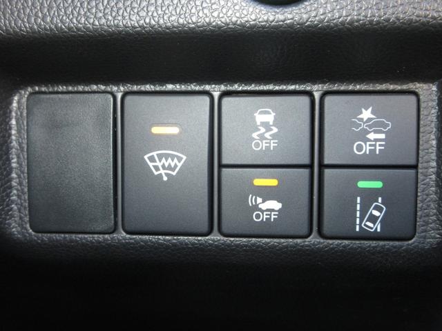 フィットハイブリッド Ｓホンダセンシング　純正メモリーナビＢｌｕｅｔｏｏｔｈドラレコＥＴＣＲカメラワンオーナー　スマ－トキ－　ナビＴＶ　禁煙　アクティブクルーズコントロール　パワーウインドウ　ドライブレコーダ　サイドエアバック　ＤＶＤ再生（11枚目）