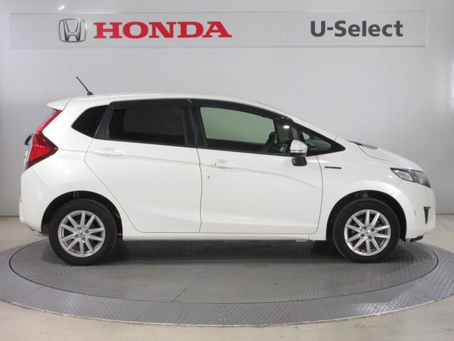 フィットハイブリッド Fパッケージ 純正メモリーナビETCRカメラ コーナーセンサー 横滑り防止システム AAC PW エアバック スマートキー&プッシュスタート ABS キーレス 記録簿 4WD Wエアバック イモビライザー パワステ(6枚目)