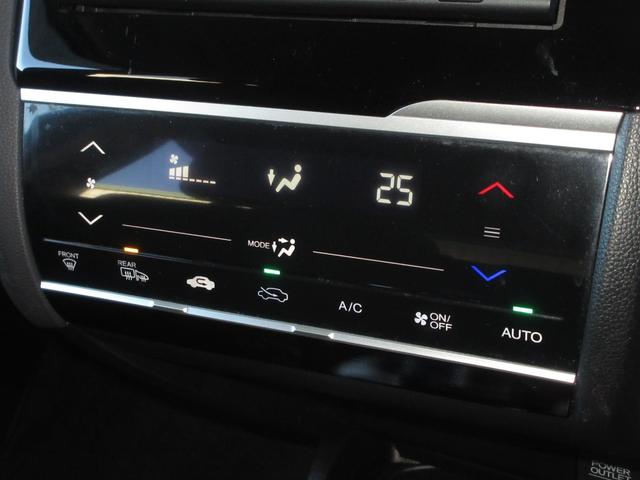 フィットハイブリッド Fパッケージ 純正メモリーナビETCRカメラ コーナーセンサー 横滑り防止システム AAC PW エアバック スマートキー&プッシュスタート ABS キーレス 記録簿 4WD Wエアバック イモビライザー パワステ(13枚目)