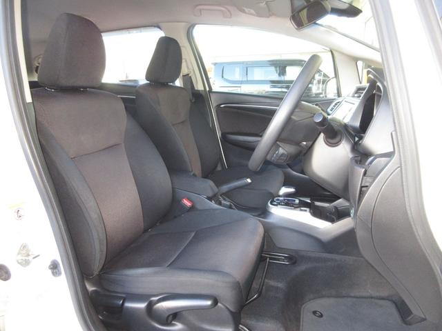 フィットハイブリッド Fパッケージ 純正メモリーナビETCRカメラ コーナーセンサー 横滑り防止システム AAC PW エアバック スマートキー&プッシュスタート ABS キーレス 記録簿 4WD Wエアバック イモビライザー パワステ(14枚目)