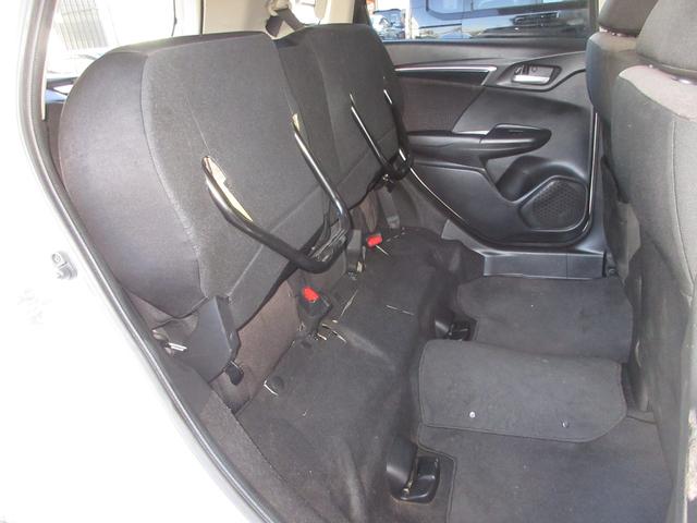 フィットハイブリッド Fパッケージ 純正メモリーナビETCRカメラ コーナーセンサー 横滑り防止システム AAC PW エアバック スマートキー&プッシュスタート ABS キーレス 記録簿 4WD Wエアバック イモビライザー パワステ(16枚目)