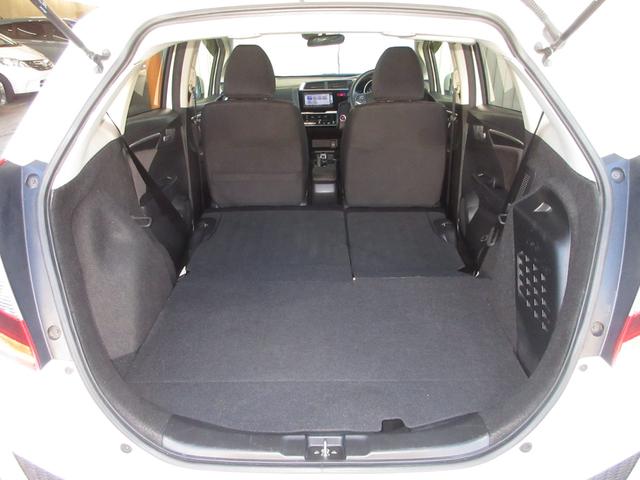 フィットハイブリッド Fパッケージ 純正メモリーナビETCRカメラ コーナーセンサー 横滑り防止システム AAC PW エアバック スマートキー&プッシュスタート ABS キーレス 記録簿 4WD Wエアバック イモビライザー パワステ(17枚目)