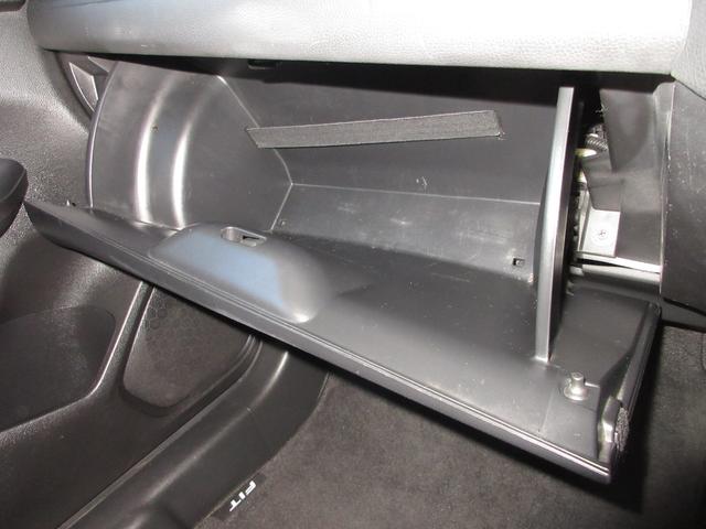 フィットハイブリッド Fパッケージ 純正メモリーナビETCRカメラ コーナーセンサー 横滑り防止システム AAC PW エアバック スマートキー&プッシュスタート ABS キーレス 記録簿 4WD Wエアバック イモビライザー パワステ(23枚目)