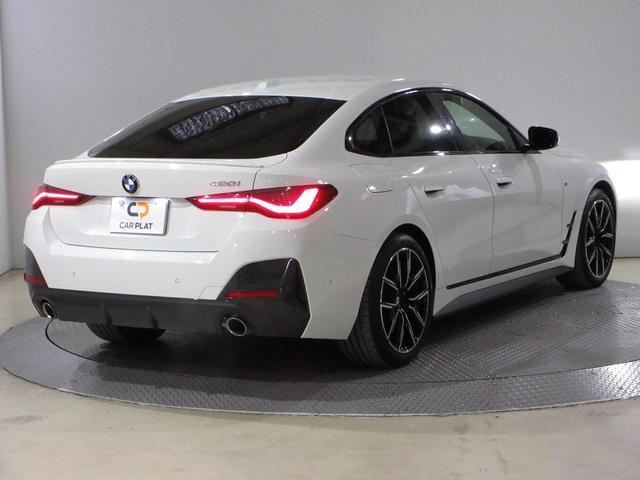 4シリーズ 420iグランクーペMスポーツハイラインパッケージ /ワンオーナー/禁煙車/純正メモリーナビ/衝突軽減ブレーキ/バックカメラ/全周囲カメラ/障害物センサー/ETC/ドラレコ/ブルートゥースオーディオ/ワイヤレス充電/本革シート/電動シート/純正AW/(9枚目)