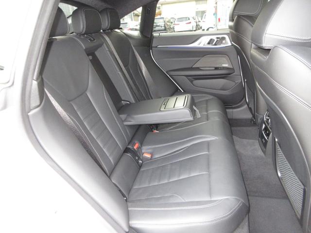 4シリーズ 420iグランクーペMスポーツハイラインパッケージ /ワンオーナー/禁煙車/純正メモリーナビ/衝突軽減ブレーキ/バックカメラ/全周囲カメラ/障害物センサー/ETC/ドラレコ/ブルートゥースオーディオ/ワイヤレス充電/本革シート/電動シート/純正AW/(16枚目)