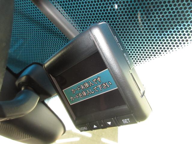 フィットハイブリッド Ｌホンダセンシング　純正メモリーナビＢｌｕｅｔｏｏｔｈドラレコＥＴＣＲカメラ　衝突被害軽減ブレーキ　バックモニター　ＬＥＤヘッドライト　ＥＴＣ車載器　ドライブレコーダー　横滑り防止　フルセグＴＶ　サイドカーテンエアバック（7枚目）