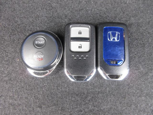 フィットハイブリッド Ｌホンダセンシング　純正メモリーナビＢｌｕｅｔｏｏｔｈドラレコＥＴＣＲカメラ　衝突被害軽減ブレーキ　バックモニター　ＬＥＤヘッドライト　ＥＴＣ車載器　ドライブレコーダー　横滑り防止　フルセグＴＶ　サイドカーテンエアバック（24枚目）