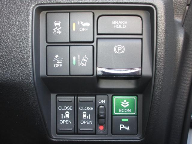 オデッセイハイブリッド ハイブリッドアブソルート・EXホンダセンシング 純正9インチメモリーナビBluetoothETCRカメラ 衝突被害軽減S Bカメラ PWシート LEDライト 地上デジタル Pアシスト 3列シート オートクルーズ オートエアコン USB ESC 禁煙(16枚目)