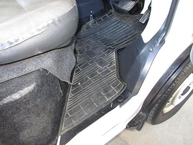 キャリイトラック ＫＣ　３カ月保証（走行距離無制限）　禁煙車　標準ＡＭラジオ　　ドアバイザー　運転席エアバック（12枚目）