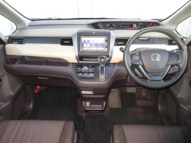 フリード Ｇ　純正メモリーナビＢｌｕｅｔｏｏｔｈドラレコＥＴＣＲカメラワンオーナー　片側電動両側スライドドア　記録簿　３列シート　パワーウインドウ　地デジ　イモビ　ＶＳＡ　ドライブレコーダー　エアコン　エアバッグ（9枚目）