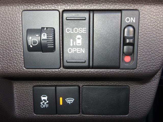 フリード Ｇ　純正メモリーナビＢｌｕｅｔｏｏｔｈドラレコＥＴＣＲカメラワンオーナー　片側電動両側スライドドア　記録簿　３列シート　パワーウインドウ　地デジ　イモビ　ＶＳＡ　ドライブレコーダー　エアコン　エアバッグ（12枚目）