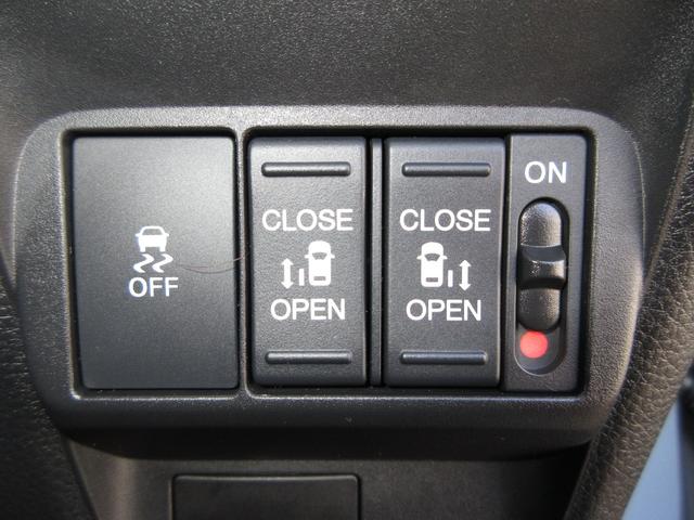 フリード クロスター　禁煙車ホンダセンシング純正１１．４インチメモリーナビＢｌｕｅｔｏｏｔｈドラレコＥＴＣＲカメラワンオーナー　ＥＣＯＮモード　地デジフルセグ　両側電動パワースライドドア　後カメラ　禁煙車両　ＵＳＢ　ＥＳＣ（14枚目）