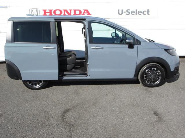 フリード クロスター　／禁煙車／元試乗車／ワンオーナー／フルセグＴＶ／純正１１．４インチメモリーナビ／Ｂｌｕｅｔｏｏｔｈ／ドラレコ／ＥＴＣ／リアカメラ／　追従機能付きクルーズコントロール／シートヒーター／　ＥＣＯＮモード（3枚目）