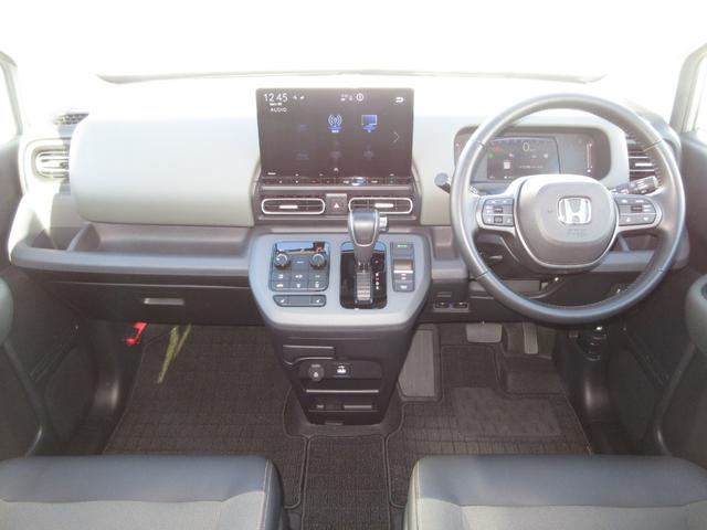 フリード クロスター　／禁煙車／元試乗車／ワンオーナー／フルセグＴＶ／純正１１．４インチメモリーナビ／Ｂｌｕｅｔｏｏｔｈ／ドラレコ／ＥＴＣ／リアカメラ／　追従機能付きクルーズコントロール／シートヒーター／　ＥＣＯＮモード（10枚目）