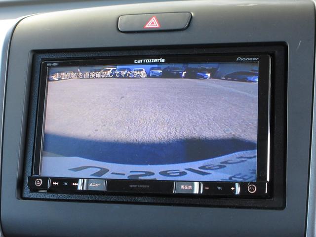 フリードハイブリッド ハイブリッド・Gホンダセンシング パイオニアメモリーナビBluetoothETCRカメラ 軽減ブレーキ キーフリーシステム ワンセグTV DVD再生可能 後カメラ Aクルーズ LEDヘッドランプ 横滑防止 パワーウインドウ 3列シート(4枚目)