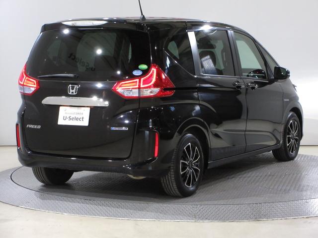 フリードハイブリッド ハイブリッド・Gホンダセンシング パイオニアメモリーナビBluetoothETCRカメラ 軽減ブレーキ キーフリーシステム ワンセグTV DVD再生可能 後カメラ Aクルーズ LEDヘッドランプ 横滑防止 パワーウインドウ 3列シート(7枚目)