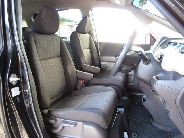 フリードハイブリッド ハイブリッド・Gホンダセンシング パイオニアメモリーナビBluetoothETCRカメラ 軽減ブレーキ キーフリーシステム ワンセグTV DVD再生可能 後カメラ Aクルーズ LEDヘッドランプ 横滑防止 パワーウインドウ 3列シート(14枚目)