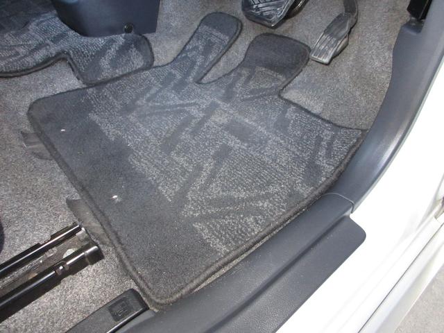 ソリオ Ｘ　禁煙車　ナビ　ドアバイザー　両側スライド片側電動　ＡＡＣ　運転席エアバック　ナビ・ＴＶ　禁煙車両　パワーステアリング　パワーウィンドウ　キ－フリ－　サイドエアバッグ　ＡＢＳ　盗難防止システム（10枚目）