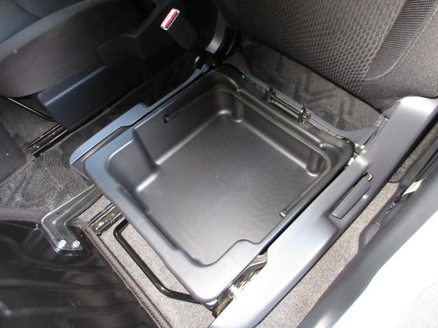 ソリオ Ｘ　禁煙車　ナビ　ドアバイザー　両側スライド片側電動　ＡＡＣ　運転席エアバック　ナビ・ＴＶ　禁煙車両　パワーステアリング　パワーウィンドウ　キ－フリ－　サイドエアバッグ　ＡＢＳ　盗難防止システム（16枚目）