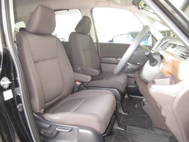 フリード Ｇ・ホンダセンシング　ワンオーナー　禁煙　１年保証　車検整備付　７人乗り　パナソニックメモリーナビ　フルセグＴＶ　ＢＴオーディオ接続　ＣＤ＆ＤＶＤ再生　リアカメラ　ＥＴＣ　両側パワースライドドア　ヒーター付ドアミラー（7枚目）