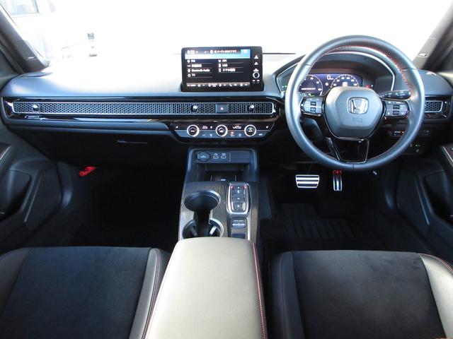 シビック ｅ：ＨＥＶ　ホンダセンシングホンダコネクトディスプレイＢｌｕｅｔｏｏｔｈＥＴＣＲカメラワンオーナー　盗難防止システム　クリアランスソナー　オートクルーズコントロール　地デジフルセグ　後カメラ　１オーナー車　記録簿（9枚目）