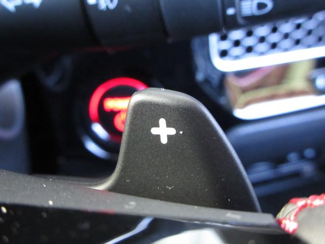 シビック ｅ：ＨＥＶ　ホンダセンシングホンダコネクトディスプレイＢｌｕｅｔｏｏｔｈＥＴＣＲカメラワンオーナー　盗難防止システム　クリアランスソナー　オートクルーズコントロール　地デジフルセグ　後カメラ　１オーナー車　記録簿（13枚目）