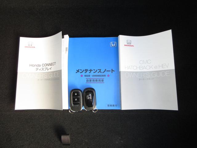 シビック ｅ：ＨＥＶ　ホンダセンシングホンダコネクトディスプレイＢｌｕｅｔｏｏｔｈＥＴＣＲカメラワンオーナー　盗難防止システム　クリアランスソナー　オートクルーズコントロール　地デジフルセグ　後カメラ　１オーナー車　記録簿（20枚目）