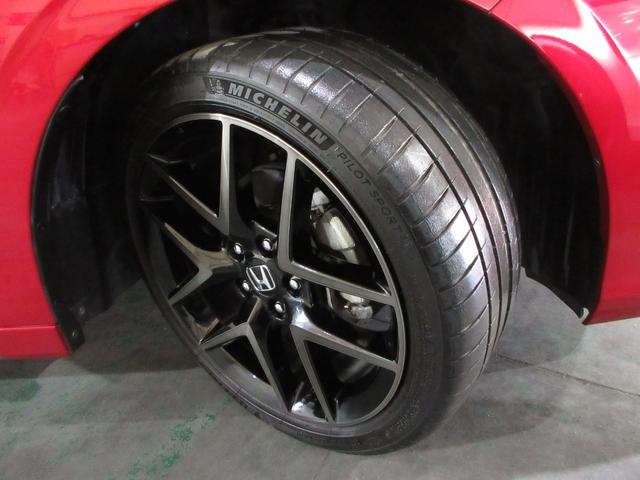 シビック ｅ：ＨＥＶ　ホンダセンシングホンダコネクトディスプレイＢｌｕｅｔｏｏｔｈＥＴＣＲカメラワンオーナー　盗難防止システム　クリアランスソナー　オートクルーズコントロール　地デジフルセグ　後カメラ　１オーナー車　記録簿（21枚目）