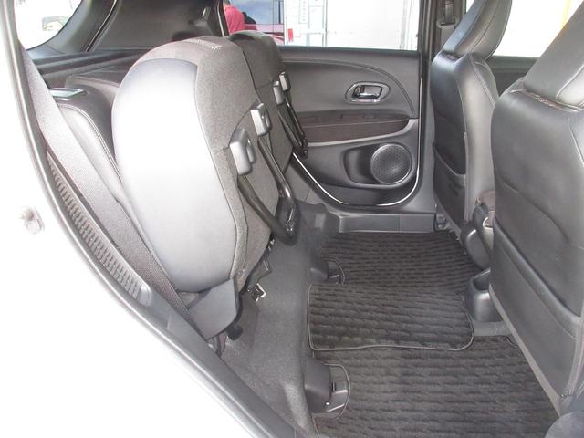 ヴェゼル ハイブリッドRS・ホンダセンシング いまコレ+フロアマット純正8インチメモリーナビBluetoothドラレコETCRカメラワンオーナー ETC付 1オ-ナ- 定期点検記録簿 サイドSRS フルオートエアコン USB接続 両席エアバック(19枚目)