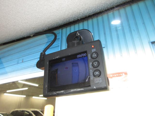 Ｎ－ＢＯＸカスタム ＧＳＳブラックスタイルパッケージ　１年保証（距離無制限）　禁煙車　純正８インチメモリーナビ　Ｂｌｕｅｔｏｏｔｈ　ドラレコ　バックカメラ　前席シートヒーター　ＣＤ　ＤＶＤ　両側電動スライドドア　ワンオーナー　左右パワースライド　ナビＴＶ（2枚目）