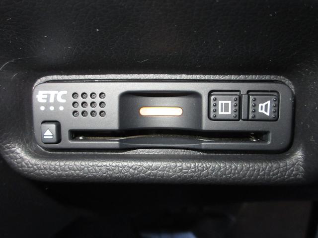 フィット 15XLホンダセンシング ワンオーナー 禁煙 1年保証 車検整備付 メモリーナビ フルセグTV CD&DVD再生 BTオーディオ接続 サイドカーテンエアバッグ リアカメラ ETC 追随型クルーズコントロール 15インチアルミ(9枚目)