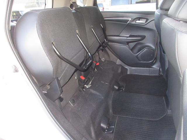 フィット 15XLホンダセンシング ワンオーナー 禁煙 1年保証 車検整備付 メモリーナビ フルセグTV CD&DVD再生 BTオーディオ接続 サイドカーテンエアバッグ リアカメラ ETC 追随型クルーズコントロール 15インチアルミ(16枚目)