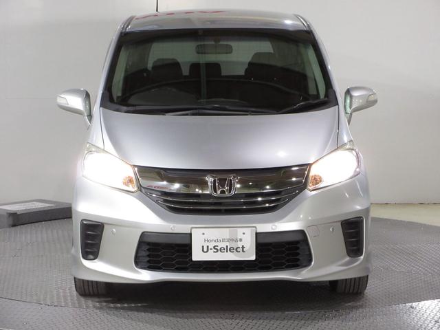 フリード Ｇプレミアムエディション　純正メモリーナビＢｌｕｅｔｏｏｔｈＥＴＣＲカメラワンオーナー　ベンチシート　地デジＴＶ　盗難防止　ワンオーナー車　ＶＳＡ　Ｂカメラ　ウォークスルー　オートクルーズ　キーレスキー　禁煙　パワステ　ＡＡＣ（5枚目）