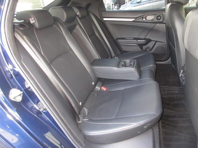 シビック ハッチバック ホンダセンシング純正メモリーナビBluetoothドラレコETCRカメラワンオーナー 追突軽減ブレーキ 盗難防止装置 本革シート 1オーナー Bモニター 整備記録簿 横滑防止 シートヒーター付き(17枚目)