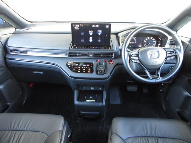 オデッセイハイブリッド e:HEVアブソルート・EXブラックエディション /新車保証継承付き/当社デモカーUP/禁煙車/11.4インチナビ/Rカメラ/音楽録音再生/フルセグ/全方位カメラ/ホンダセンシング/ETC/両側電動スライドドア/ドラレコ/シートヒーター/電動シート/(11枚目)