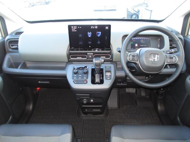 フリード クロスター　元社有車／禁煙車／ホンダセンシング／純正１１．４インチメモリーナビ／Ｂｌｕｅｔｏｏｔｈ／ドライブレコーダー／　ＥＴＣ／リアカメラ／ワンオーナー／サイドエアバッグ　ＥＣＯＮモード　地デジフルセグ　ＵＳＢ（11枚目）