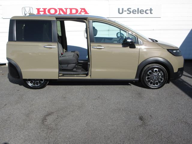 フリード クロスター 元当社試乗車 禁煙車 純正11.4インチナビ フルセグ Bluetooth ミュージックサーバー USB ドラレコ 両側電動スライドドア シートヒーター ETC LEDヘッドライト 15インチアルミ(10枚目)