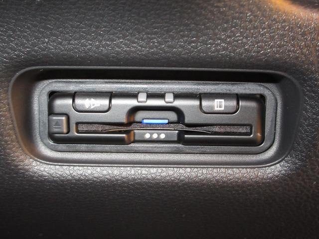 フリード クロスター 元当社試乗車 禁煙車 純正11.4インチナビ フルセグ Bluetooth ミュージックサーバー USB ドラレコ 両側電動スライドドア シートヒーター ETC LEDヘッドライト 15インチアルミ(15枚目)