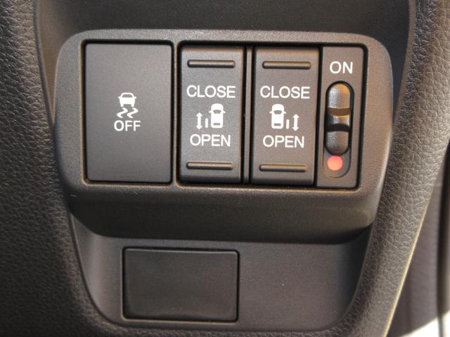 フリード クロスター 元当社試乗車 禁煙車 純正11.4インチナビ フルセグ Bluetooth ミュージックサーバー USB ドラレコ 両側電動スライドドア シートヒーター ETC LEDヘッドライト 15インチアルミ(16枚目)