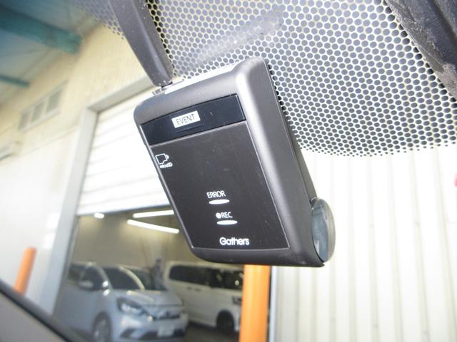 ステップワゴンスパーダ スパーダホンダセンシング　ワンオーナー　純正９インチナビ／リアカメラ　ＥＴＣ２．０　ルーフモニター　パドルシフト　両側電動スライドドア　ＵＳＢジャック　ＨＤＭＩ　Ｂｌｕｅｔｏｏｔｈ　フルセグ　ＬＥＤオートライト　純正アルミ（4枚目）