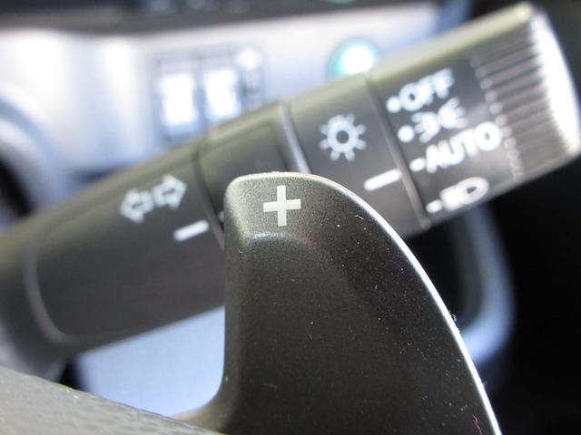 ステップワゴンスパーダ スパーダホンダセンシング　ワンオーナー　純正９インチナビ／リアカメラ　ＥＴＣ２．０　ルーフモニター　パドルシフト　両側電動スライドドア　ＵＳＢジャック　ＨＤＭＩ　Ｂｌｕｅｔｏｏｔｈ　フルセグ　ＬＥＤオートライト　純正アルミ（15枚目）