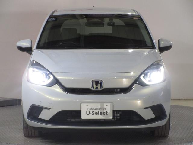 フィット ｅ：ＨＥＶホーム　・ワンオーナー　・禁煙　・令和２年３月登録　・走行２万４千キロ　・車検…令和９年３月　・プレミアムサンライトホワイトパール　・純正８インチナビ　・リアカメラ　・ＥＴＣ　・Ｂｌｕｅｔｏｏｔｈ　ＡＵＤＩＯ（6枚目）