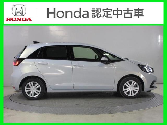 フィット ｅ：ＨＥＶホーム　・ワンオーナー　・禁煙　・令和２年３月登録　・走行２万４千キロ　・車検…令和９年３月　・プレミアムサンライトホワイトパール　・純正８インチナビ　・リアカメラ　・ＥＴＣ　・Ｂｌｕｅｔｏｏｔｈ　ＡＵＤＩＯ（7枚目）