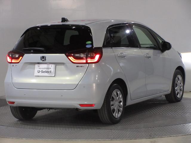 フィット ｅ：ＨＥＶホーム　・ワンオーナー　・禁煙　・令和２年３月登録　・走行２万４千キロ　・車検…令和９年３月　・プレミアムサンライトホワイトパール　・純正８インチナビ　・リアカメラ　・ＥＴＣ　・Ｂｌｕｅｔｏｏｔｈ　ＡＵＤＩＯ（8枚目）